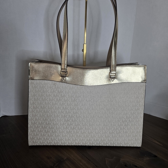 Michael Kors Pale Gold Monogram Jet SetTravel Tote Nwt - Picture 5 of 11